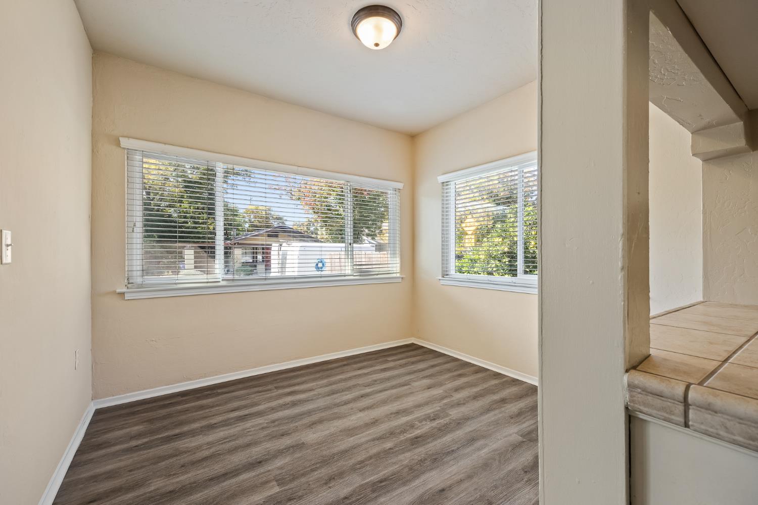 1105 E Bremer Avenue