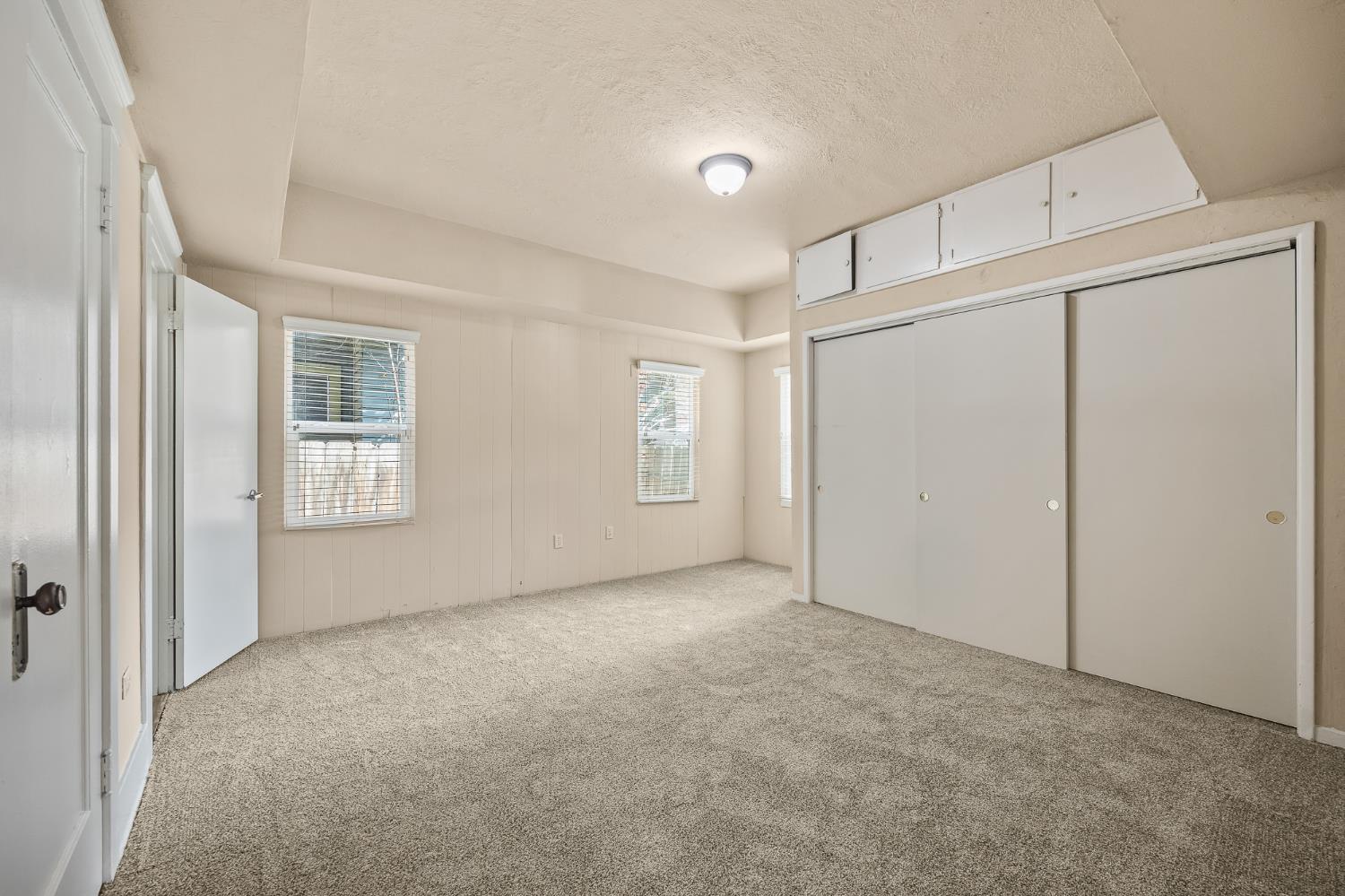 1105 E Bremer Avenue