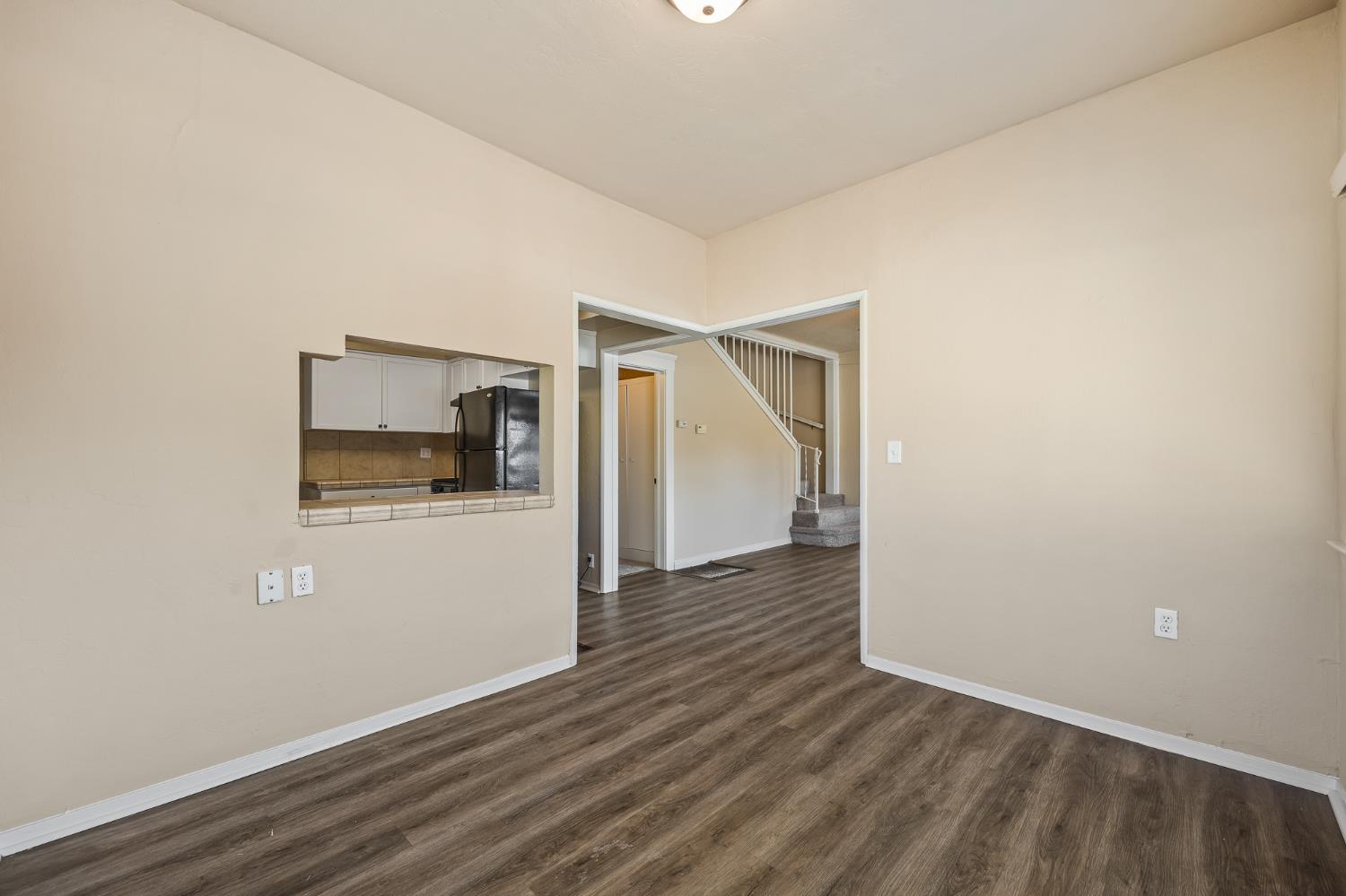 1105 E Bremer Avenue