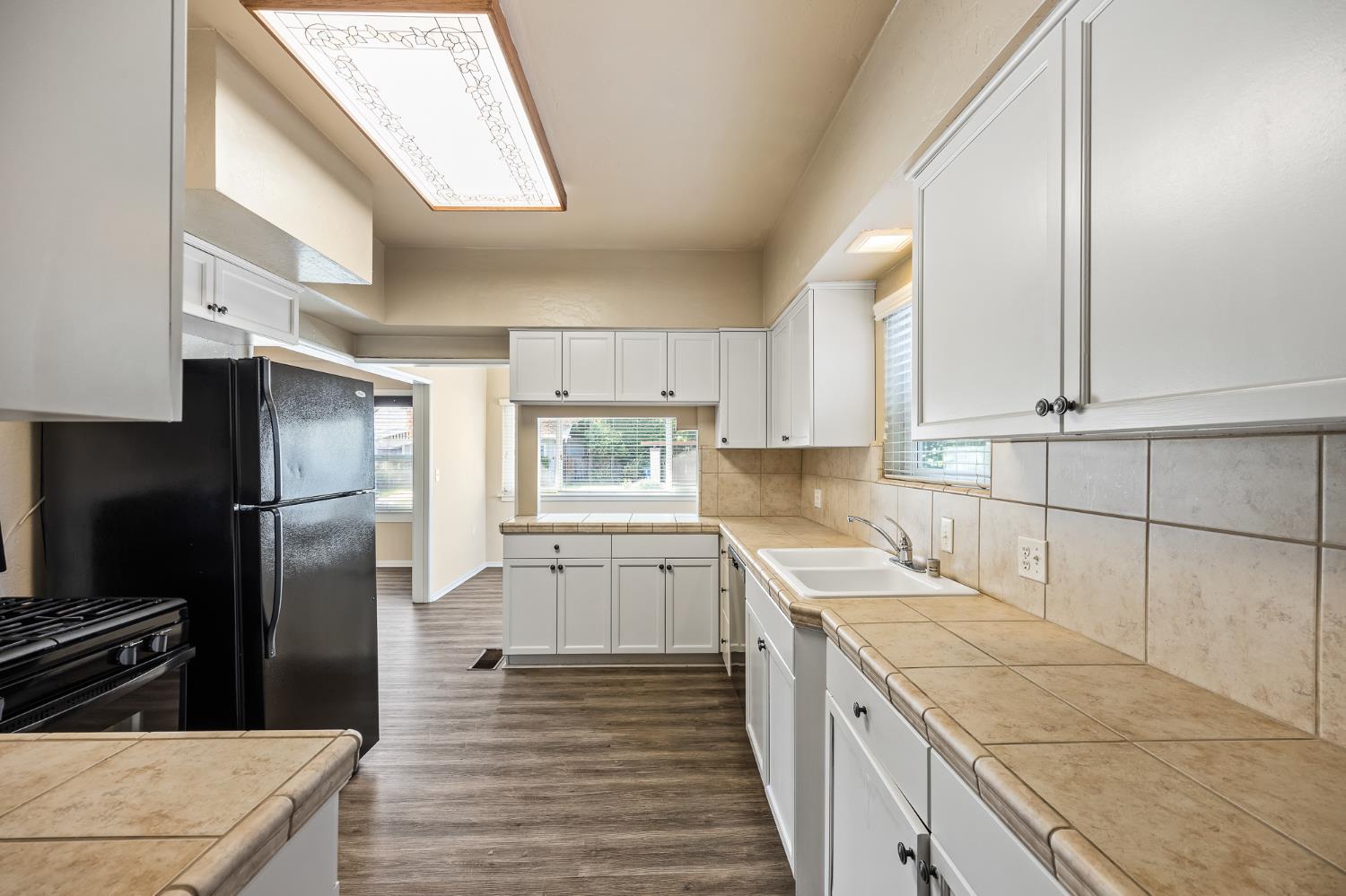 1105 E Bremer Avenue