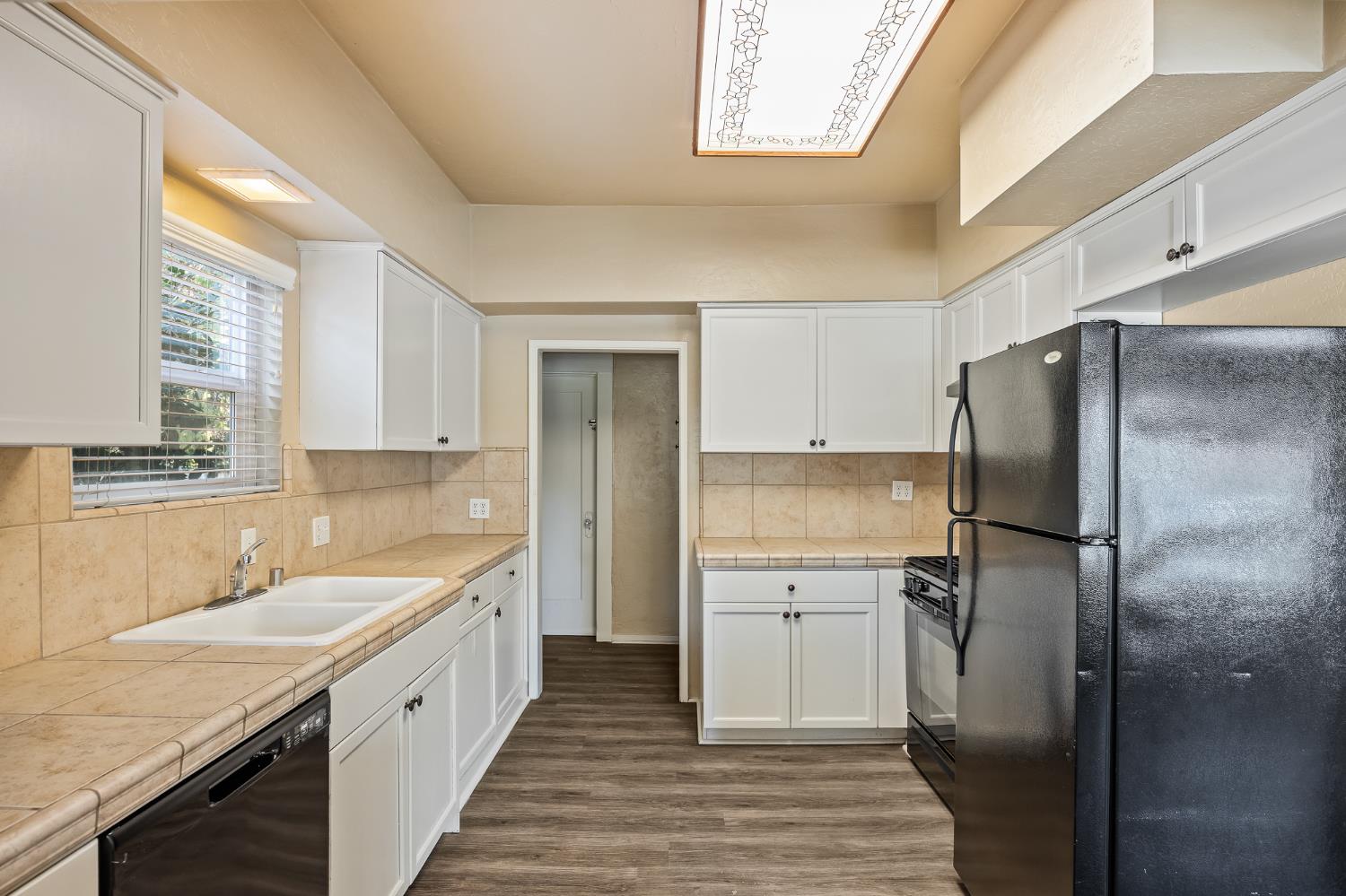 1105 E Bremer Avenue