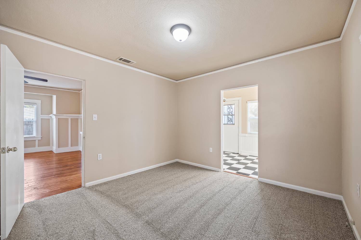 1371 N Roosevelt Avenue