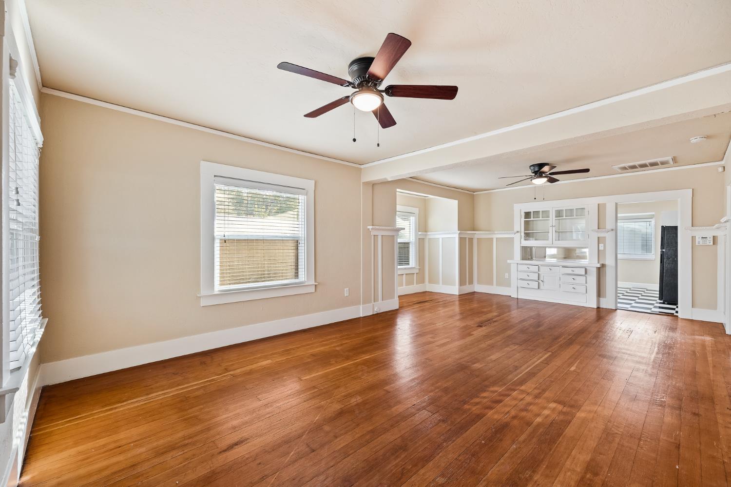 1371 N Roosevelt Avenue