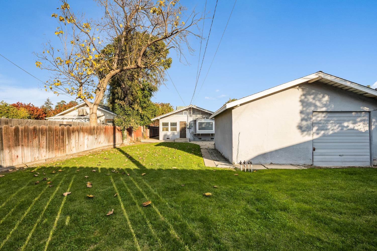 1371 N Roosevelt Avenue