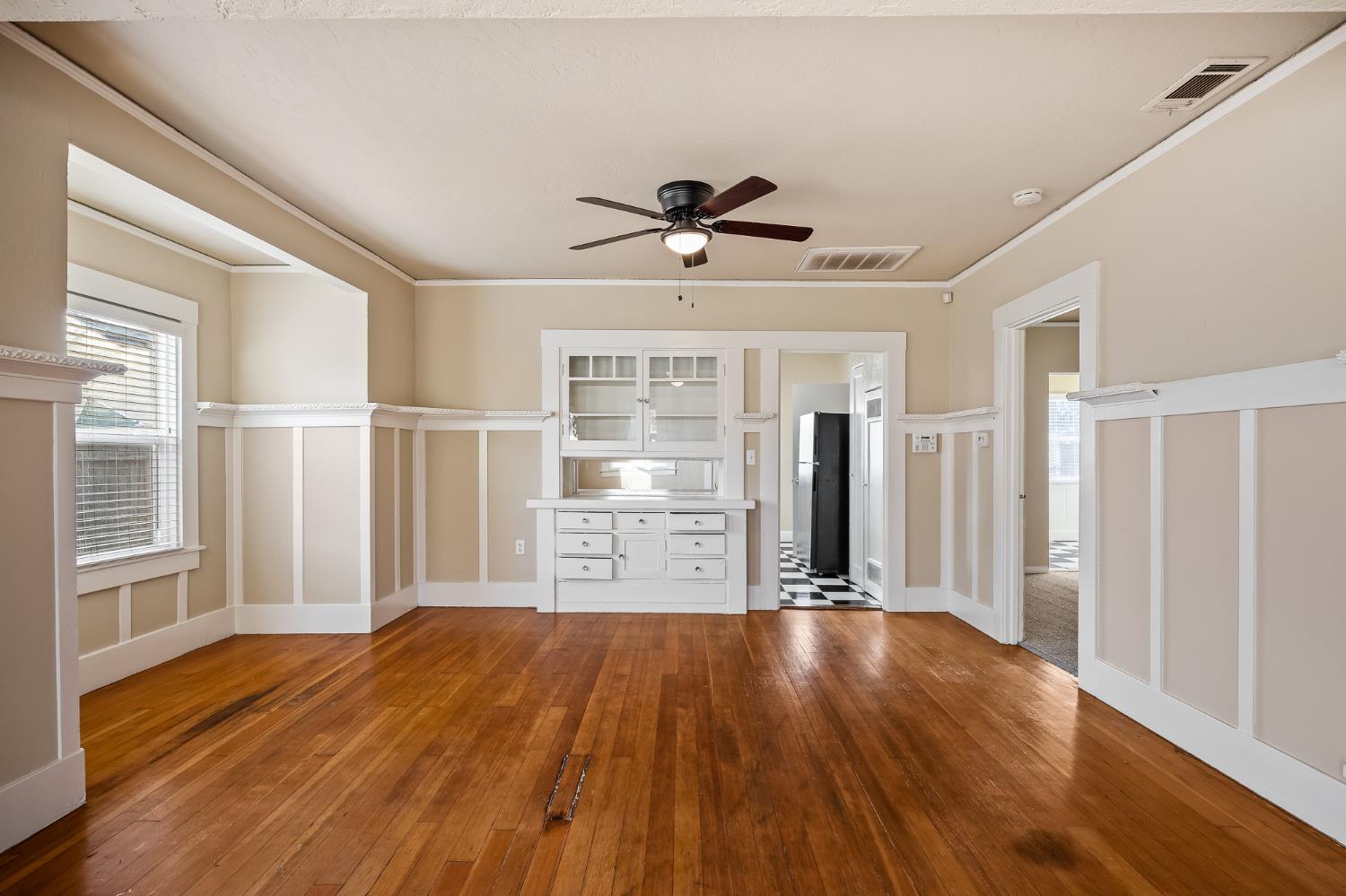 1371 N Roosevelt Avenue