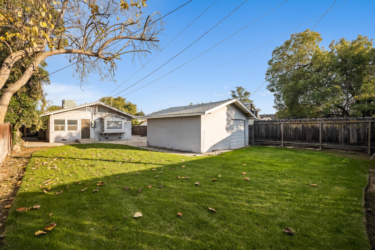 1371 N Roosevelt Avenue