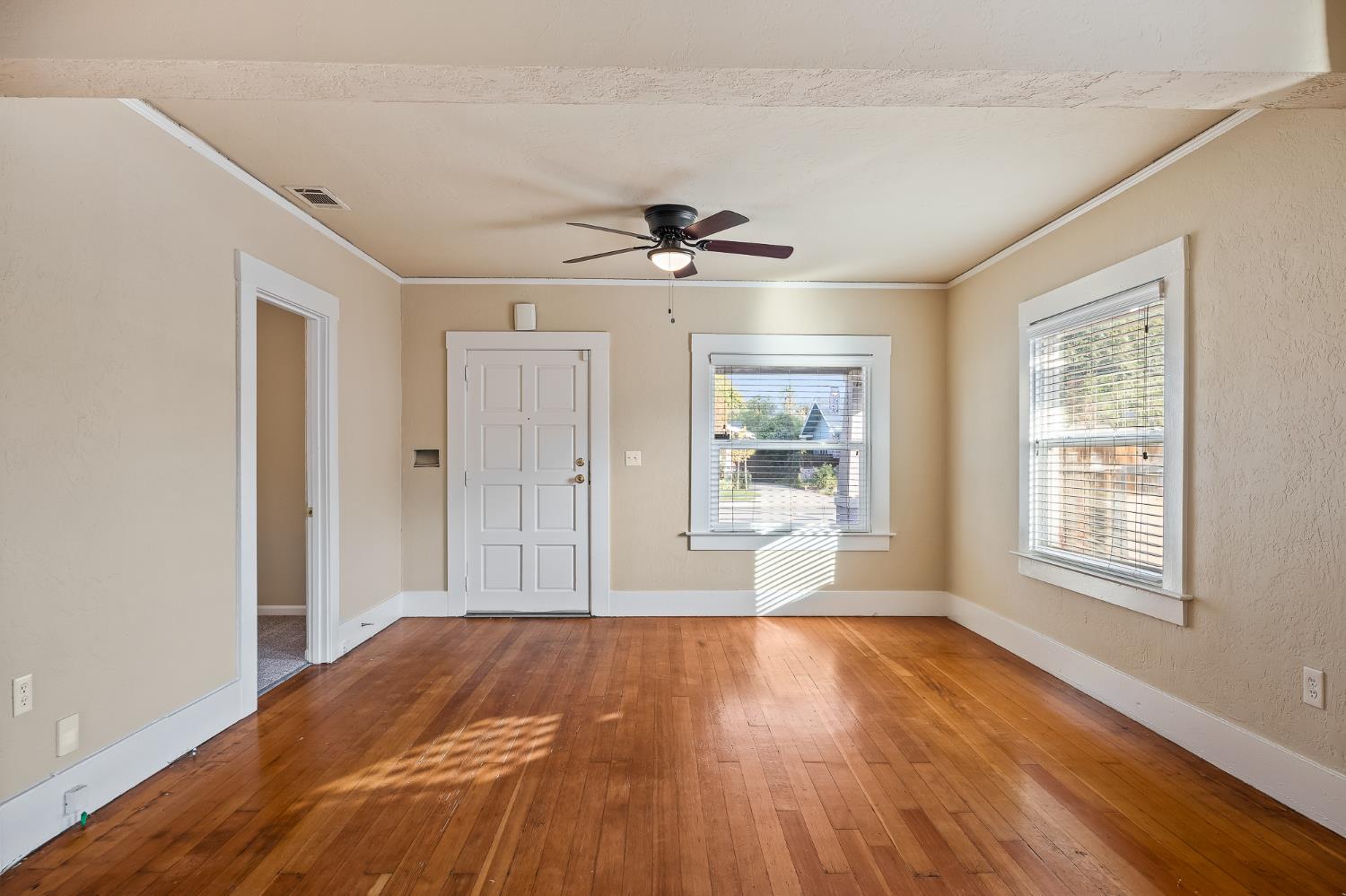 1371 N Roosevelt Avenue