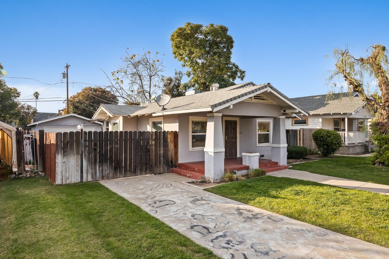 1371 N Roosevelt Avenue