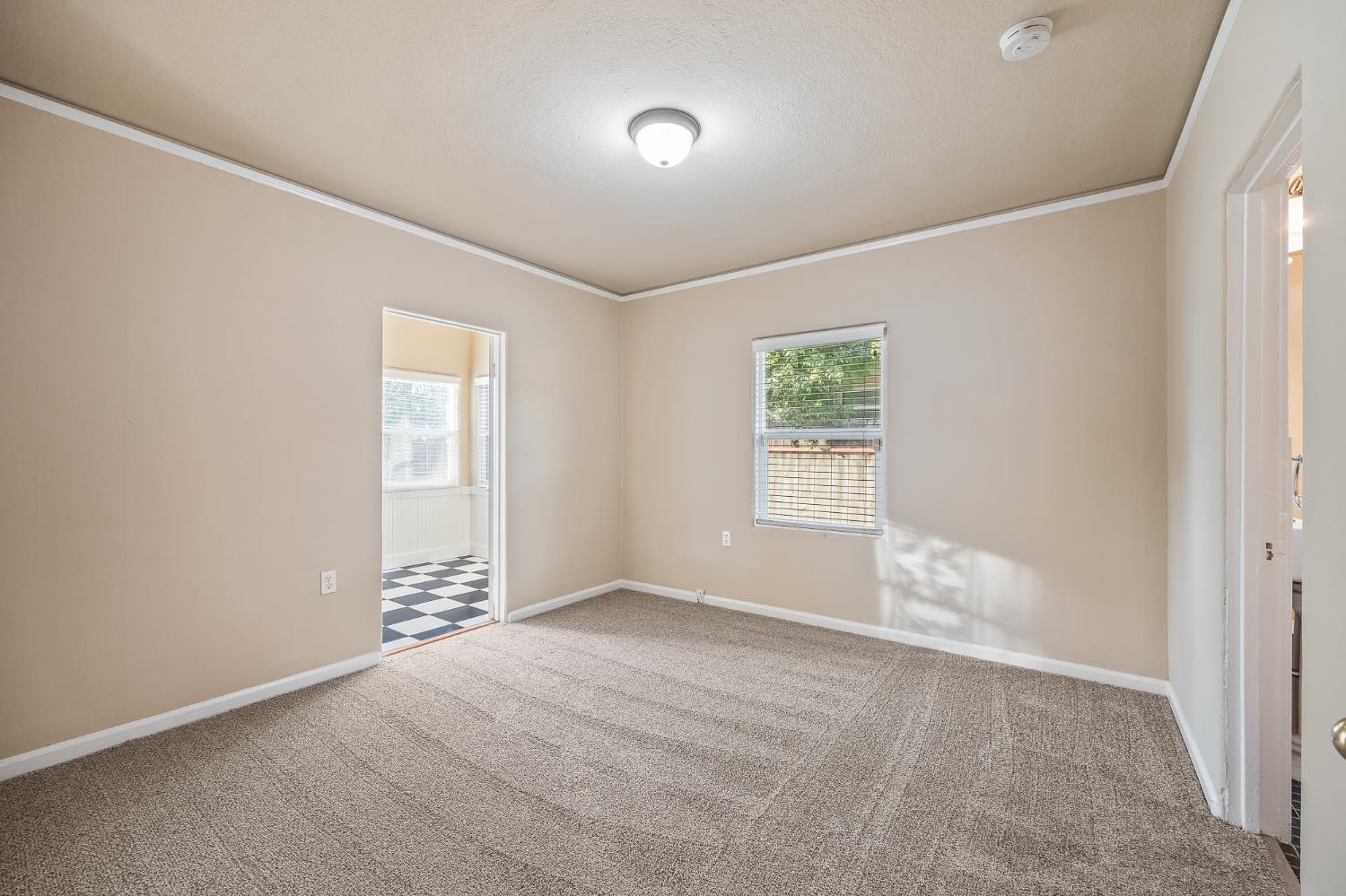 1371 N Roosevelt Avenue