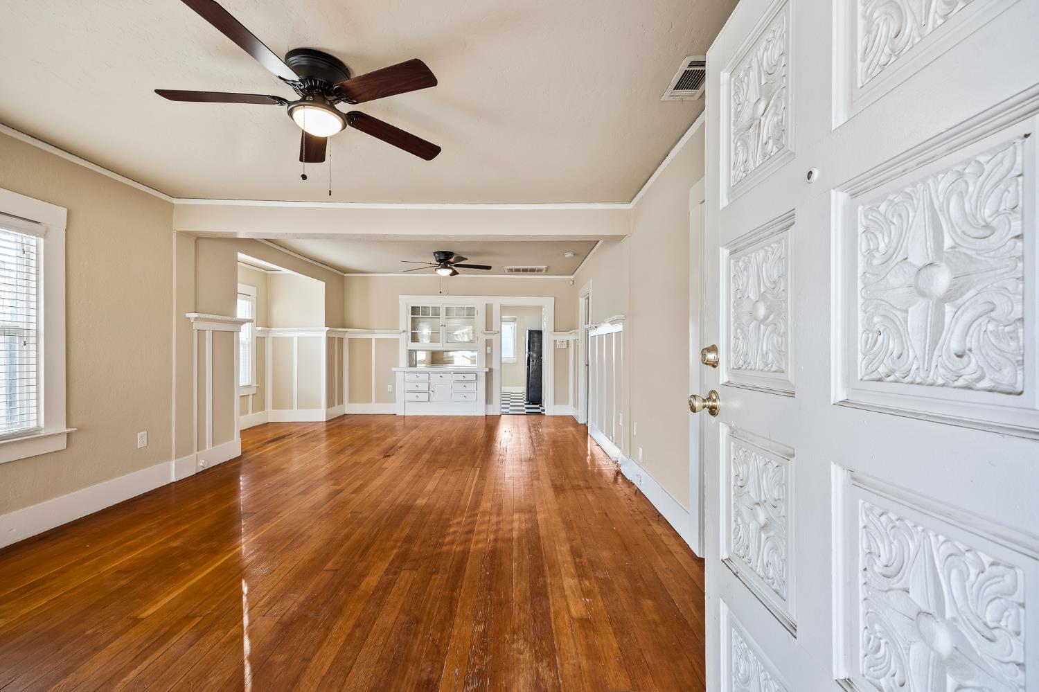 1371 N Roosevelt Avenue