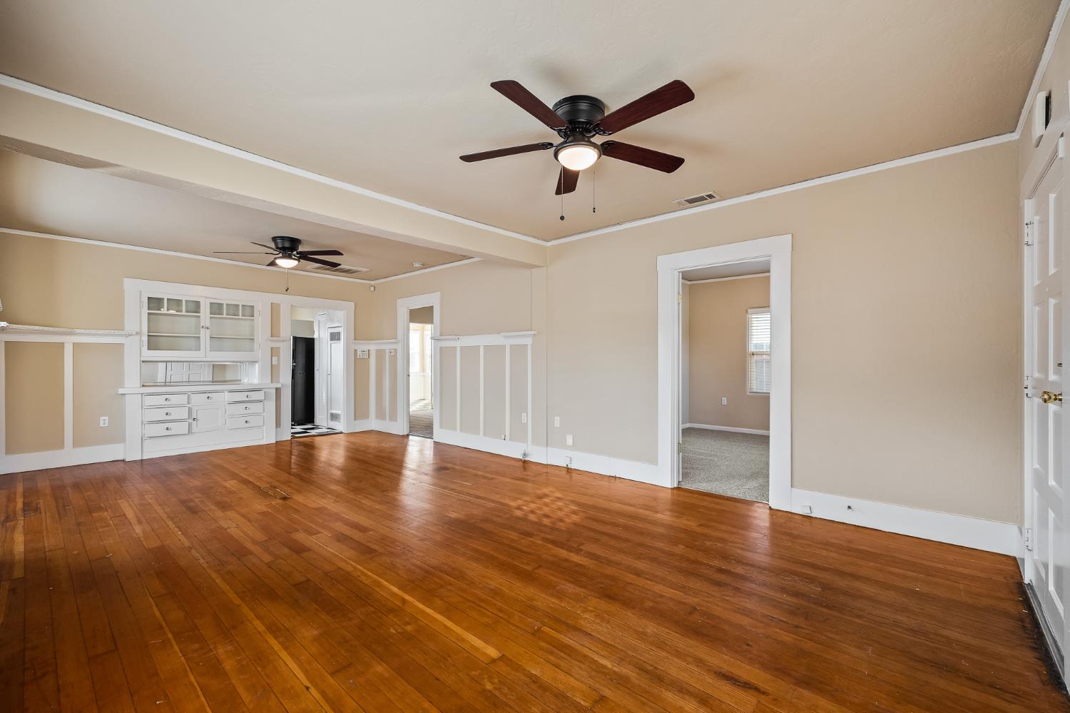 1371 N Roosevelt Avenue