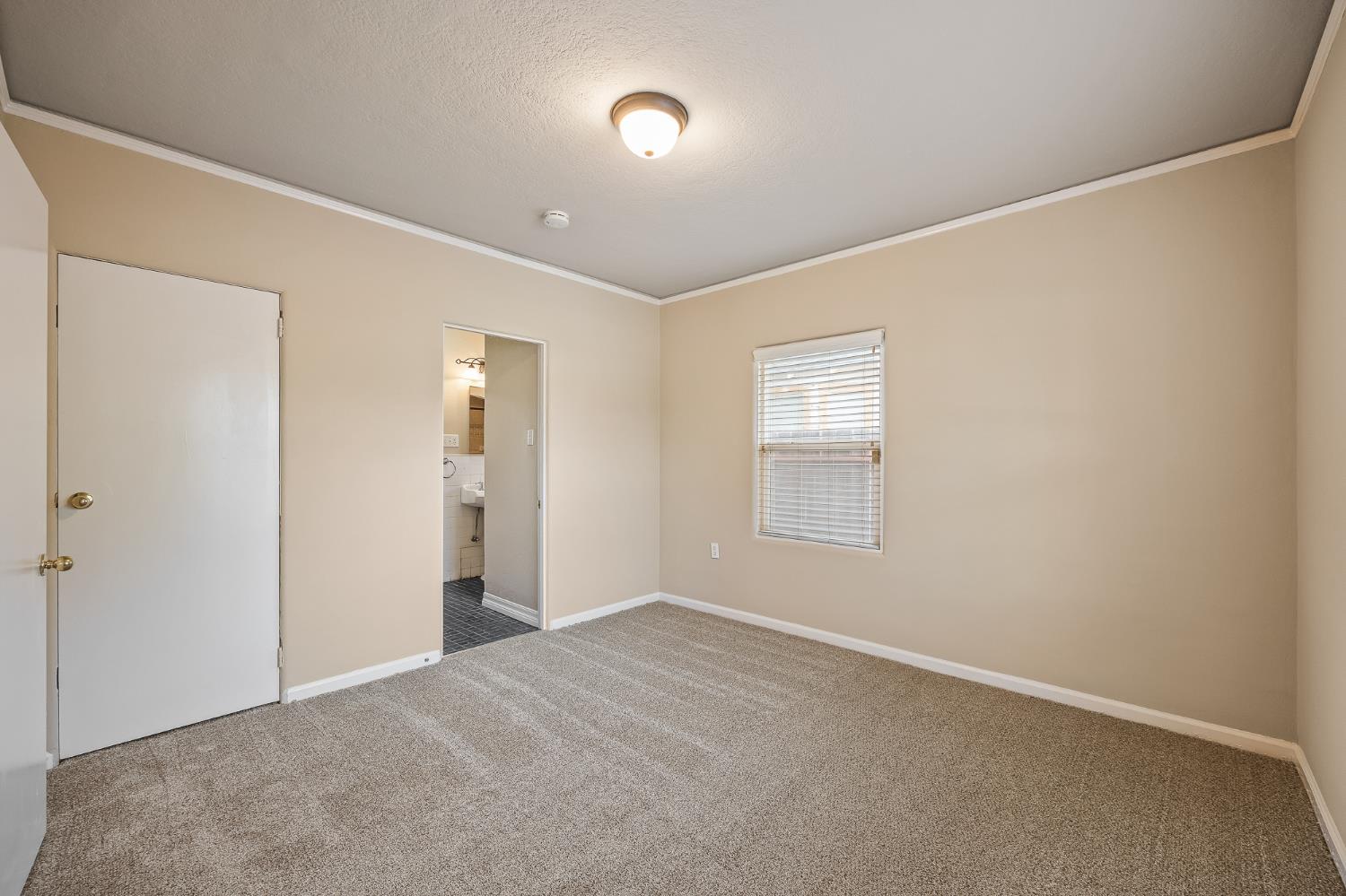 1371 N Roosevelt Avenue