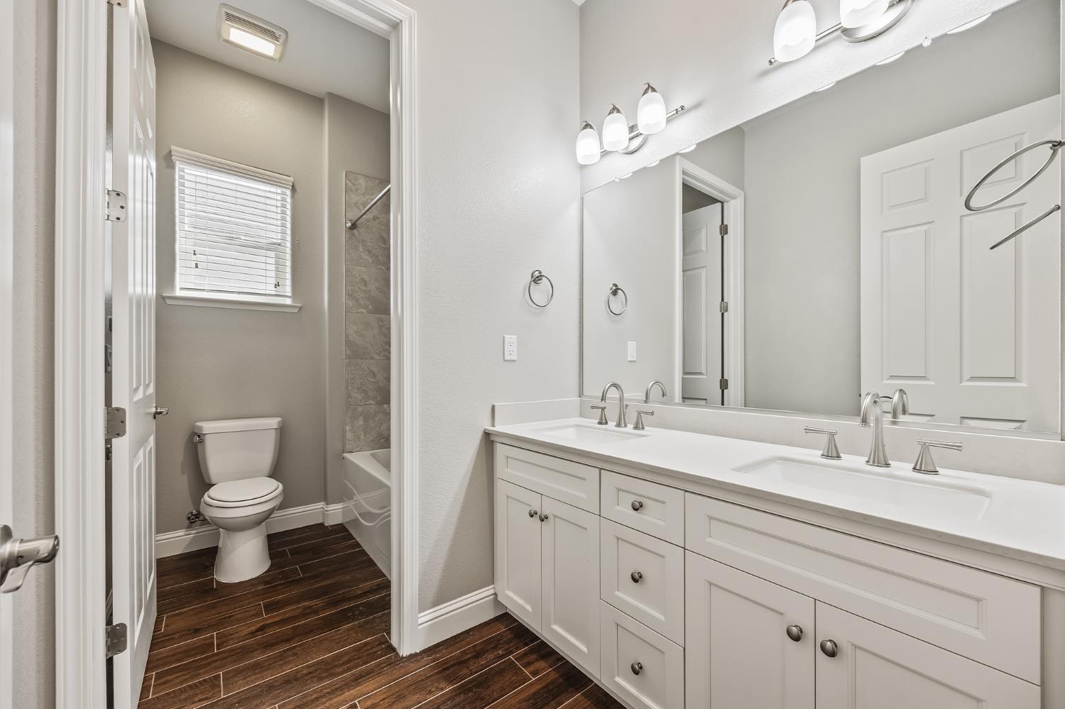 1836 E Bella Rosa Avenue