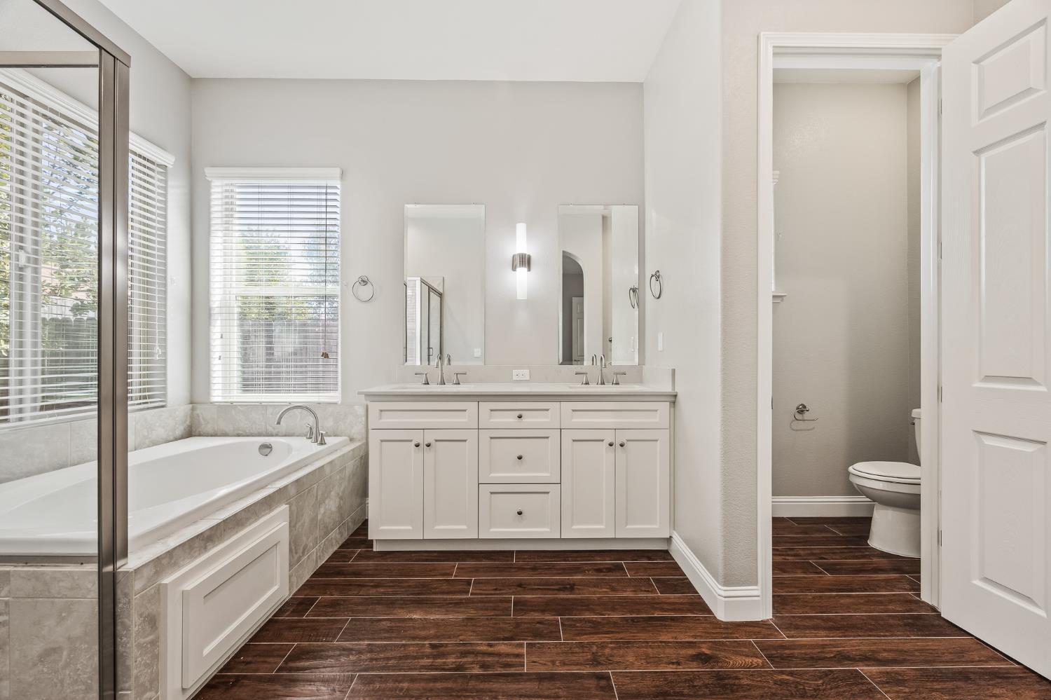 1836 E Bella Rosa Avenue