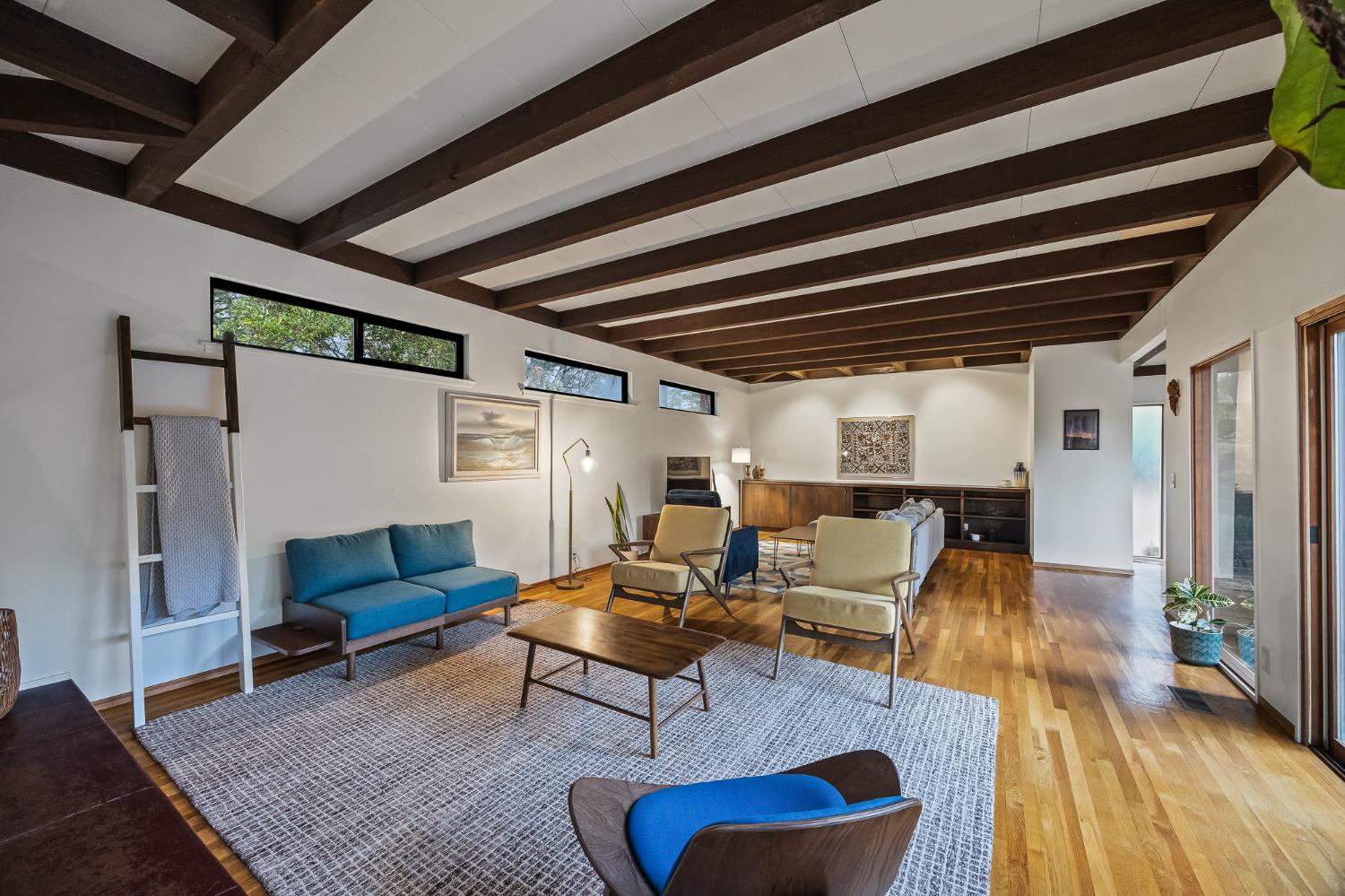 1135 E Santa Ana Avenue