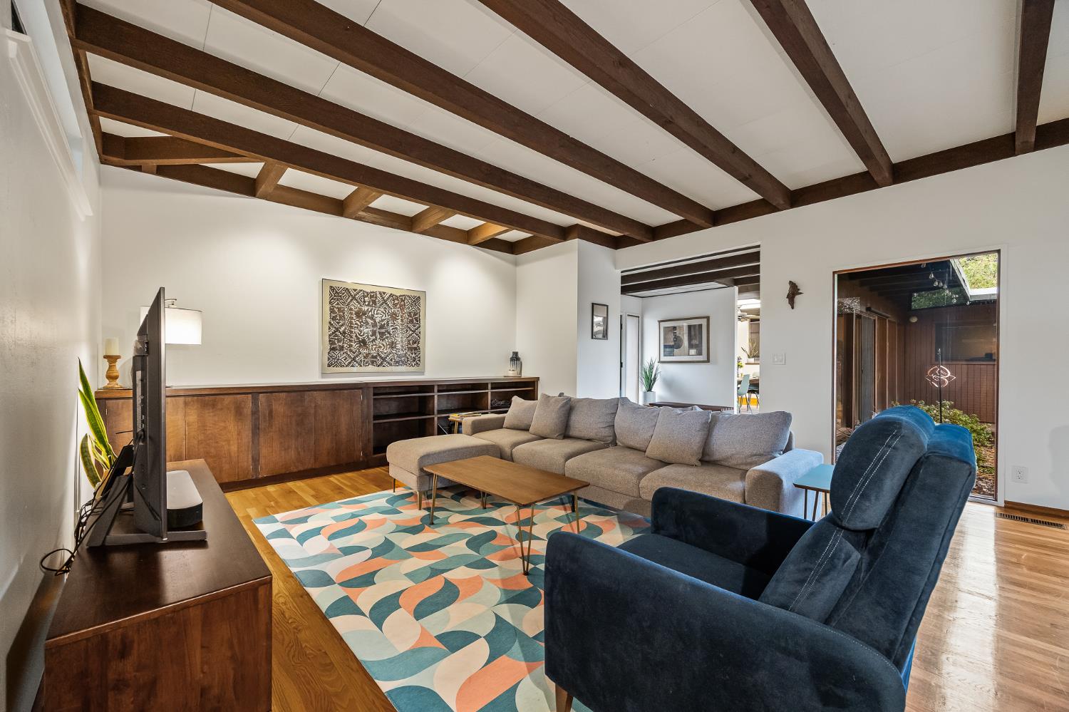 1135 E Santa Ana Avenue