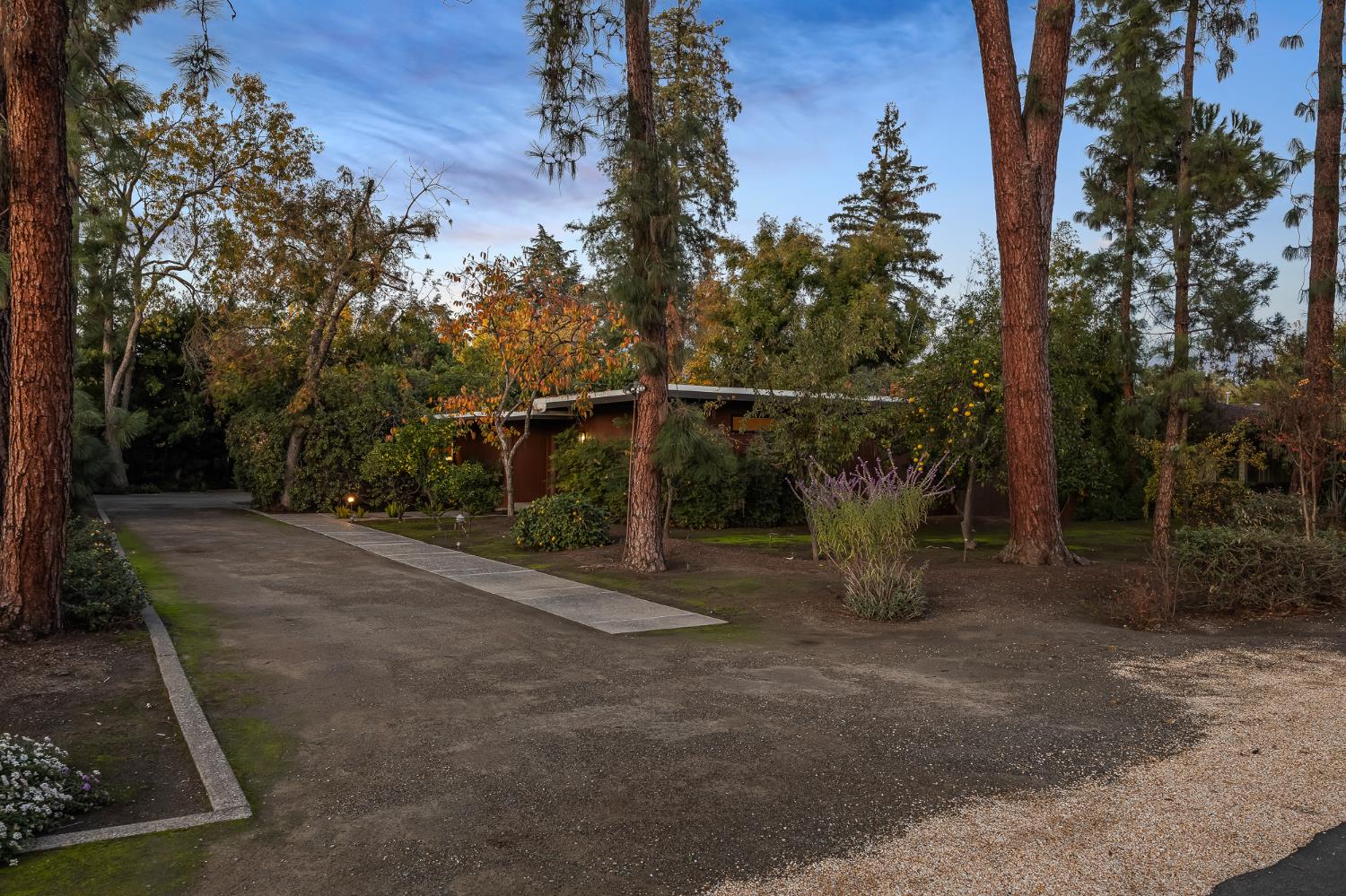 1135 E Santa Ana Avenue