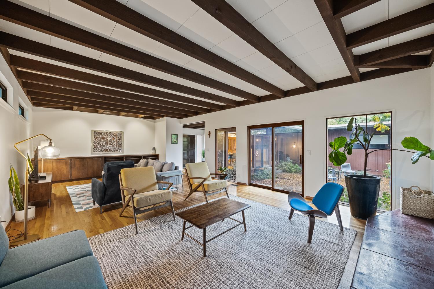 1135 E Santa Ana Avenue