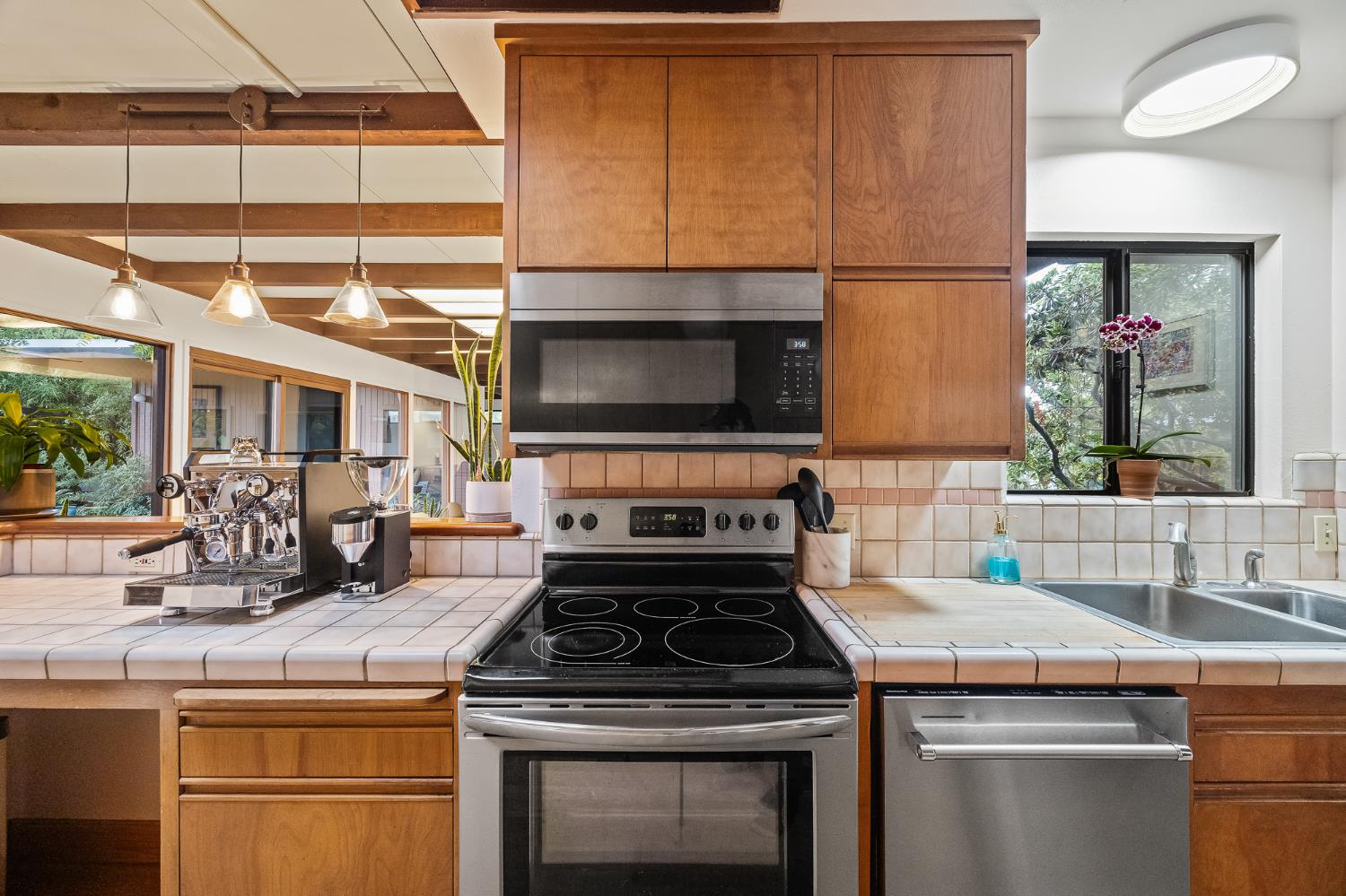 1135 E Santa Ana Avenue