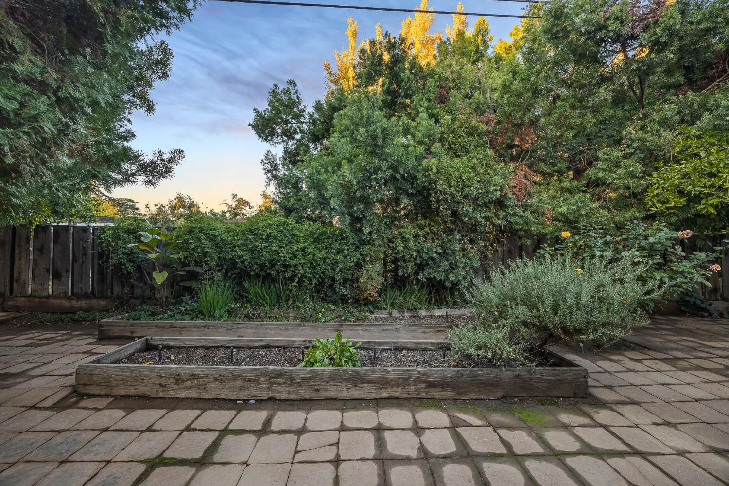 1135 E Santa Ana Avenue