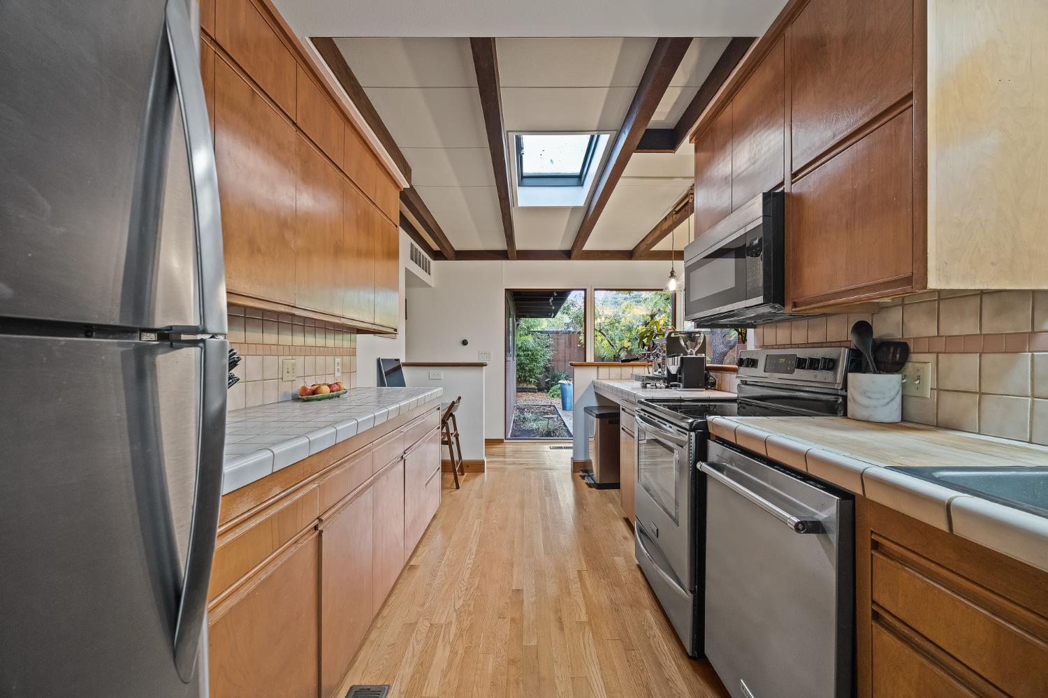 1135 E Santa Ana Avenue