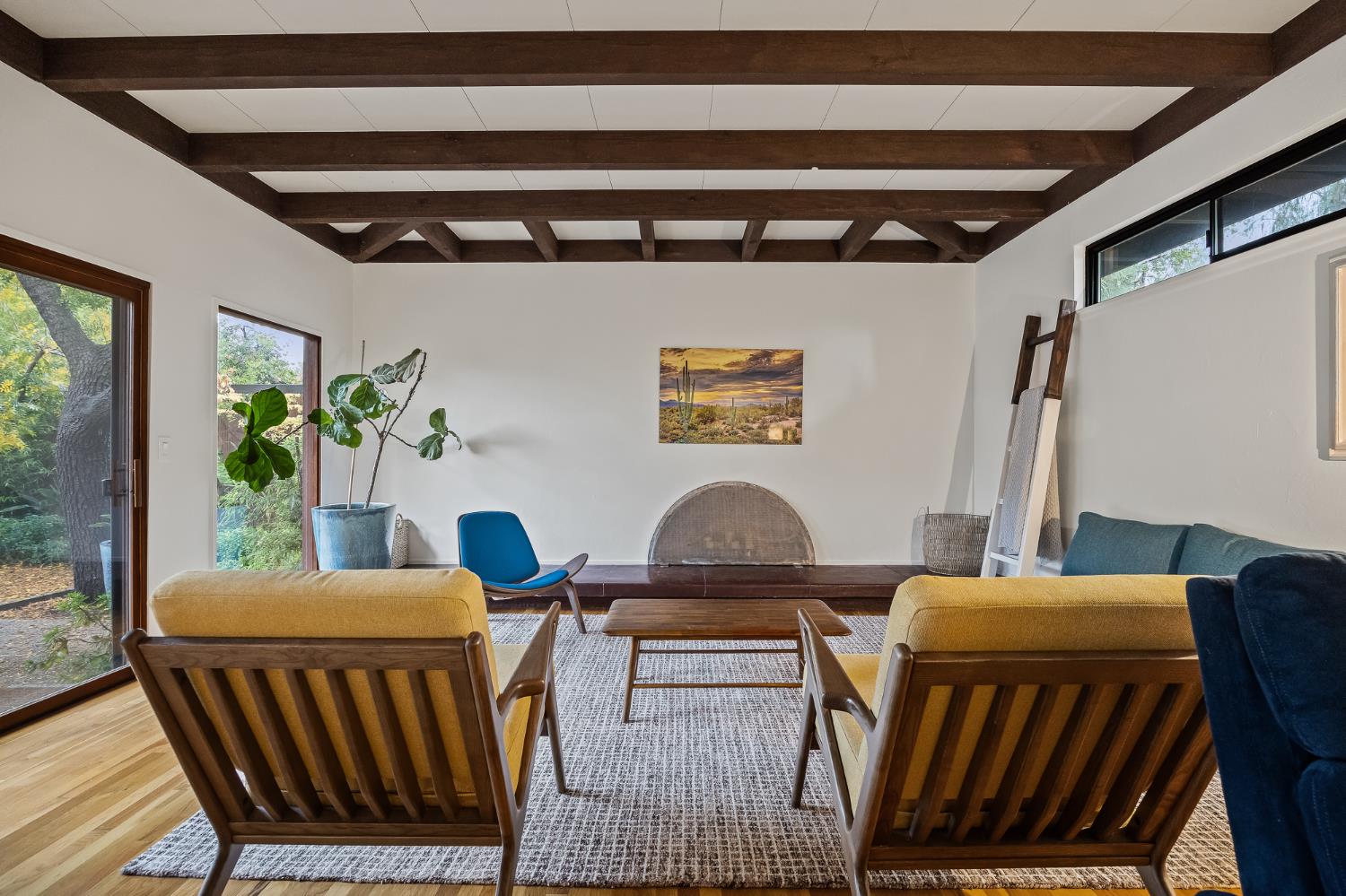 1135 E Santa Ana Avenue