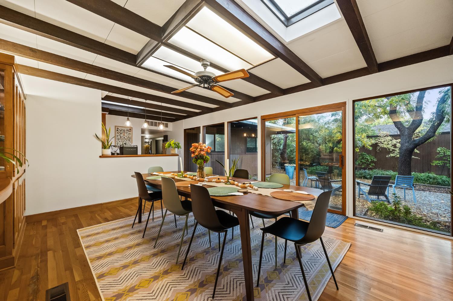 1135 E Santa Ana Avenue