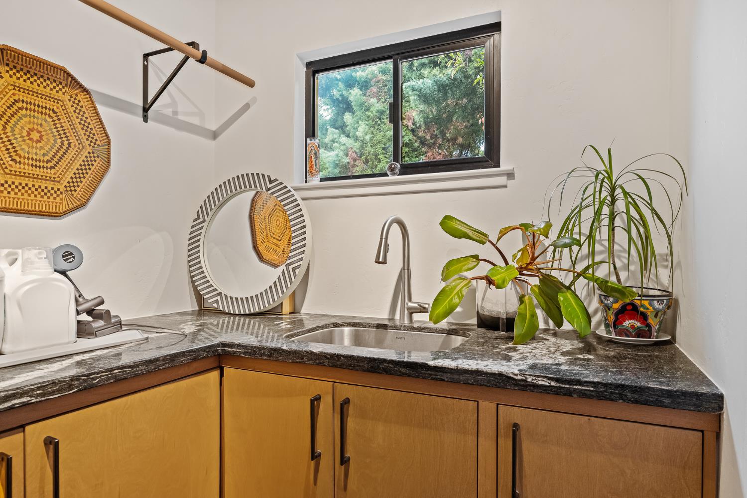 1135 E Santa Ana Avenue