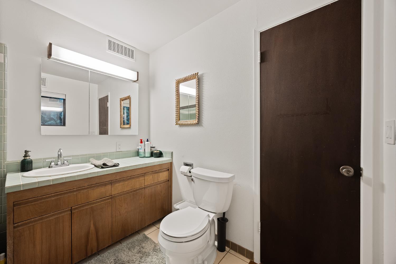 1135 E Santa Ana Avenue