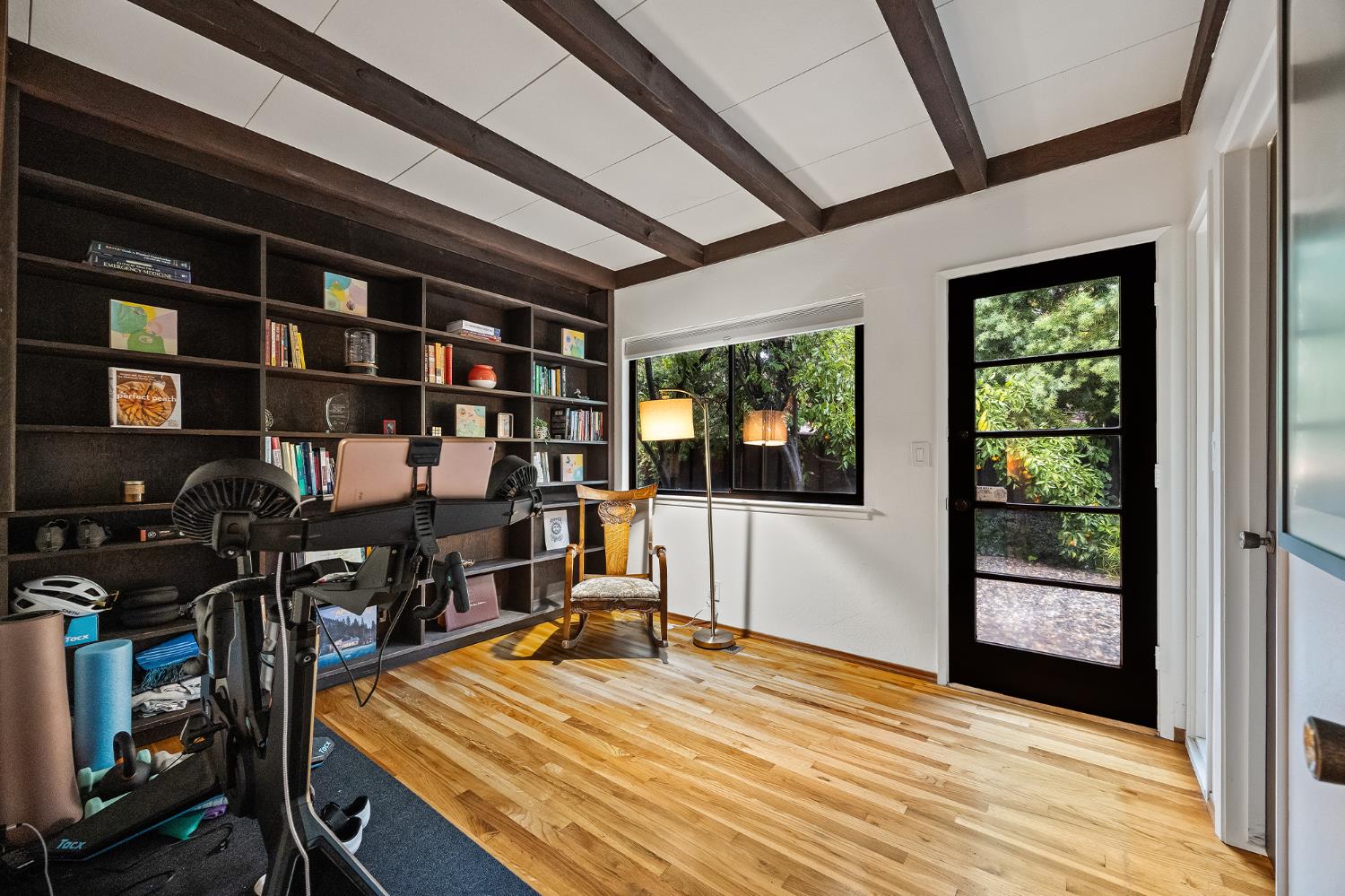 1135 E Santa Ana Avenue