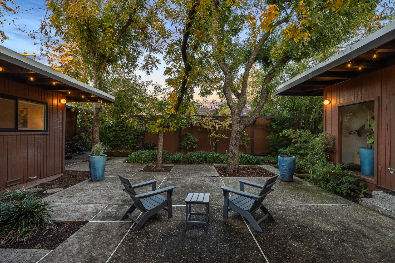 1135 E Santa Ana Avenue