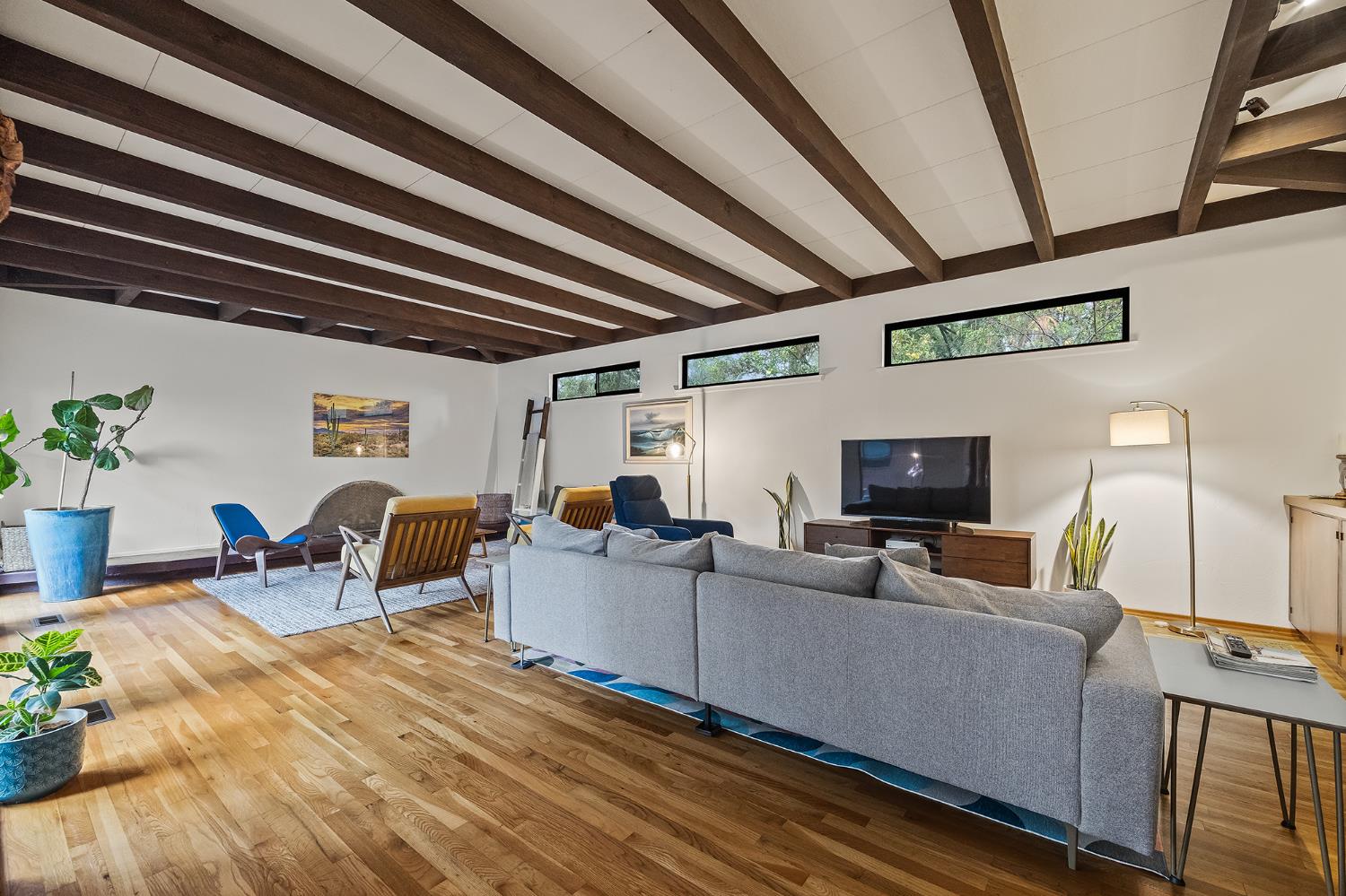 1135 E Santa Ana Avenue