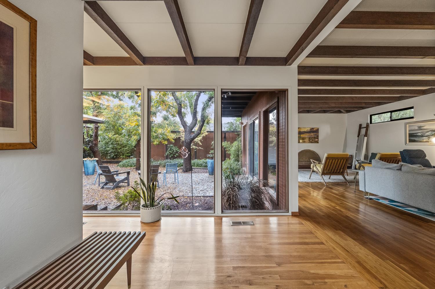 1135 E Santa Ana Avenue