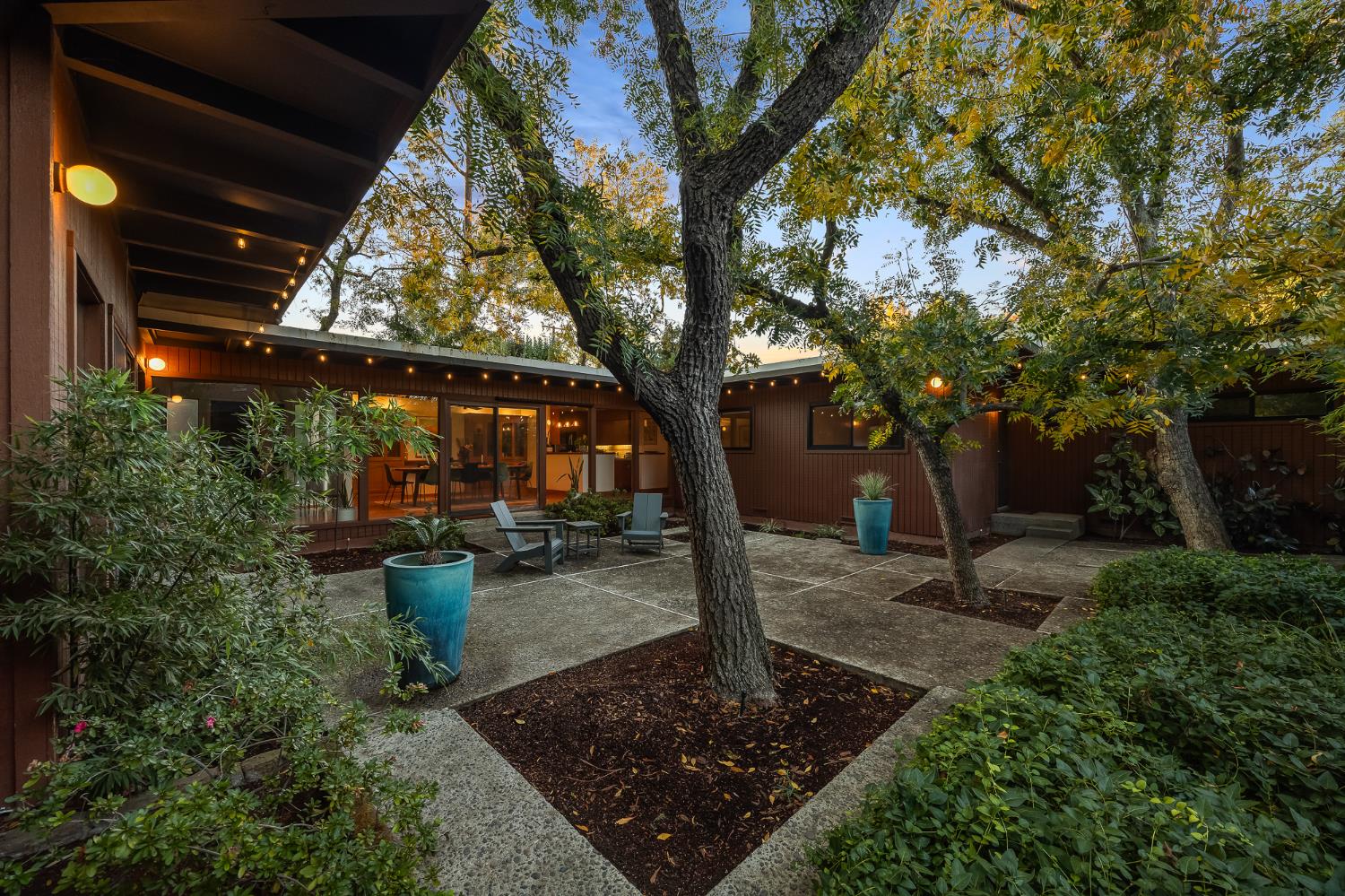 1135 E Santa Ana Avenue