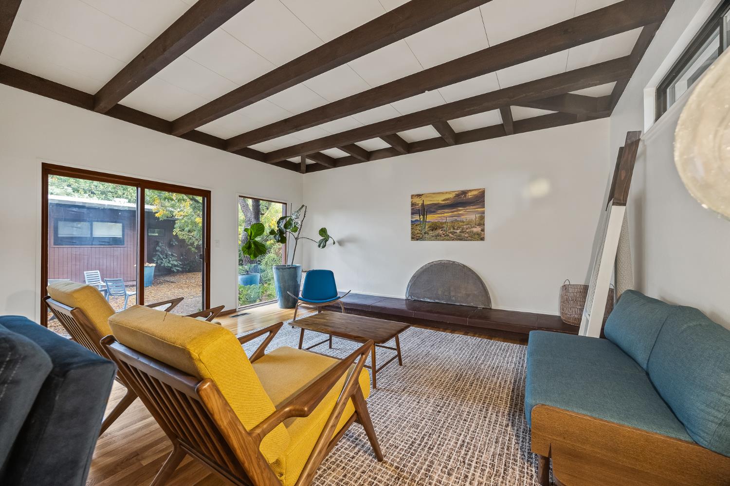 1135 E Santa Ana Avenue