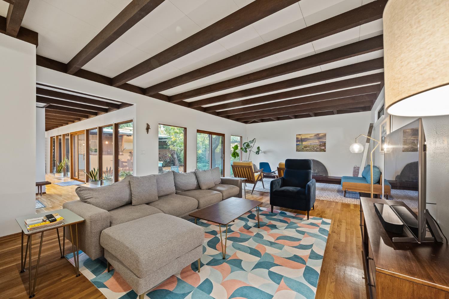 1135 E Santa Ana Avenue