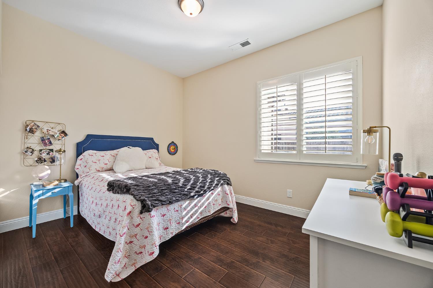 6065 N Sycamore Avenue