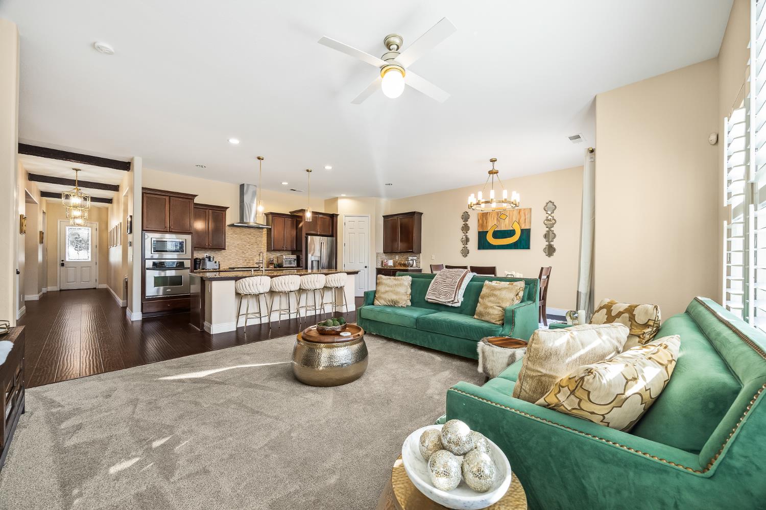 6065 N Sycamore Avenue