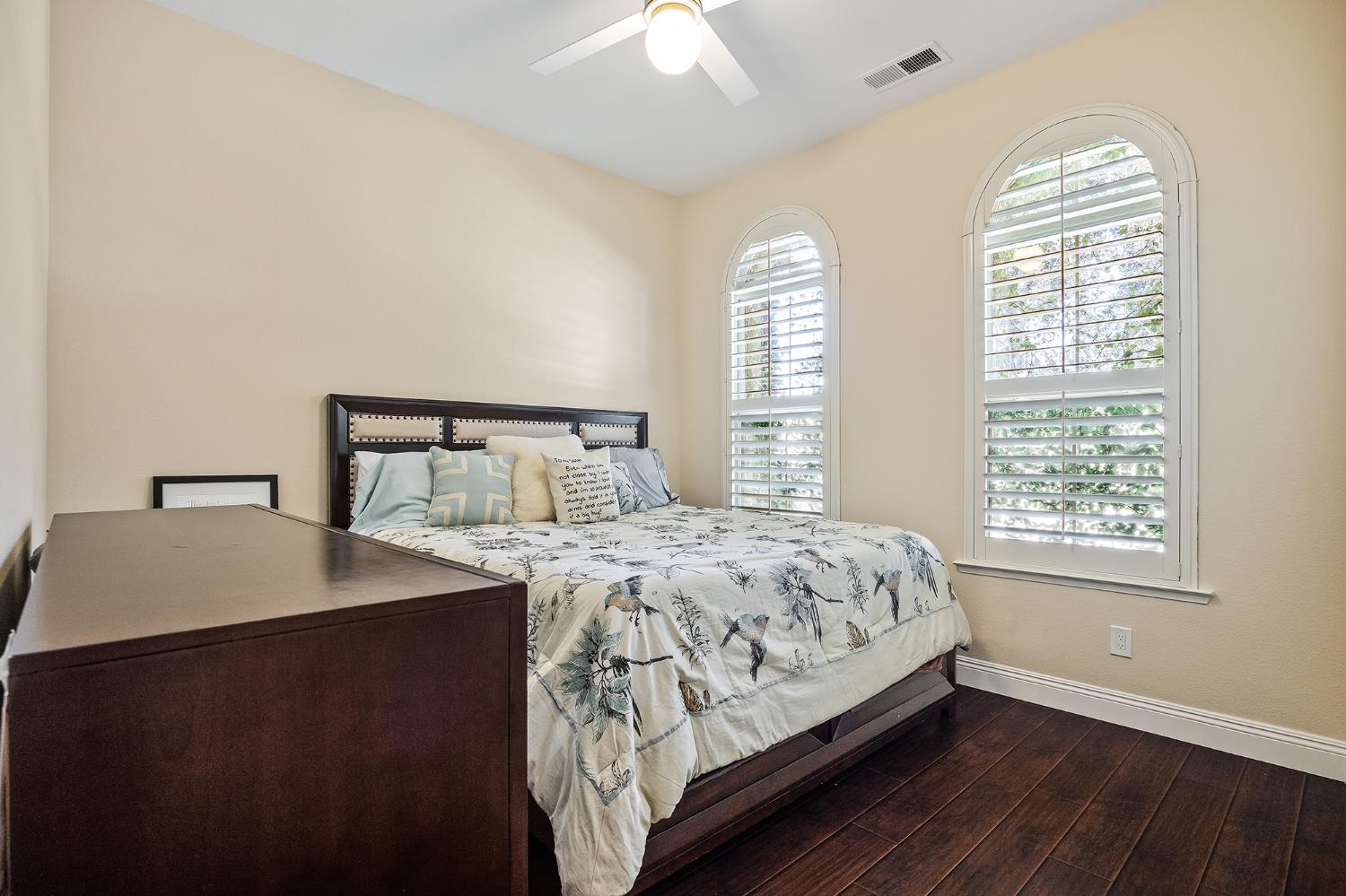 6065 N Sycamore Avenue