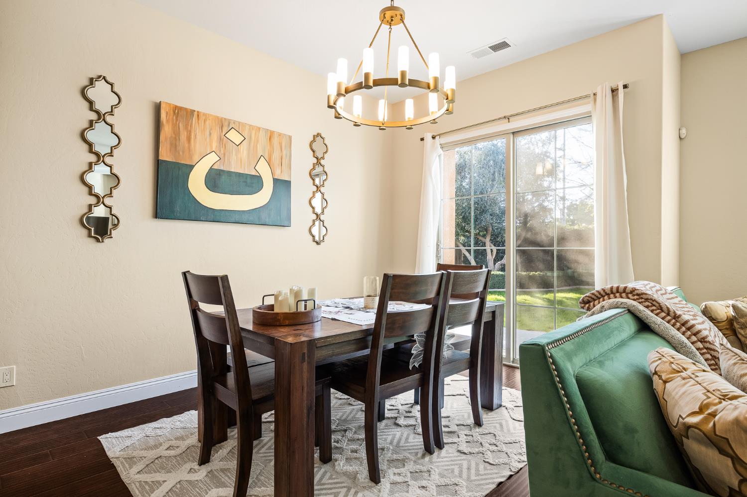 6065 N Sycamore Avenue