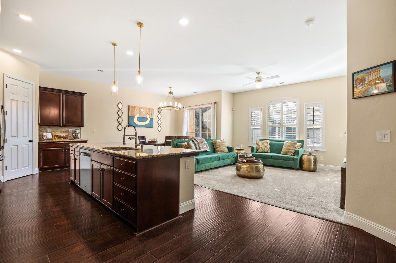 6065 N Sycamore Avenue