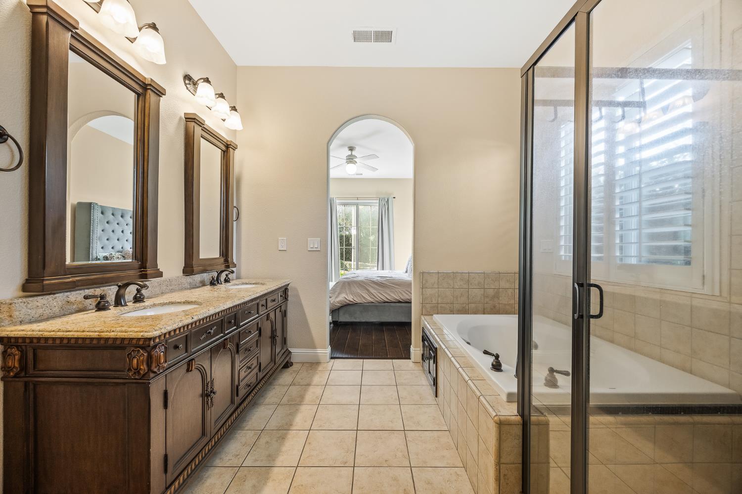 6065 N Sycamore Avenue