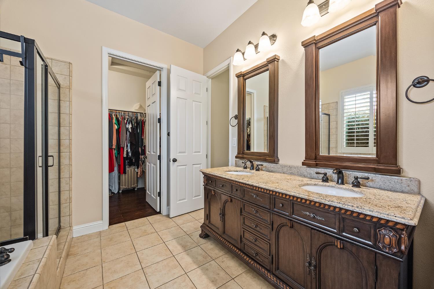 6065 N Sycamore Avenue