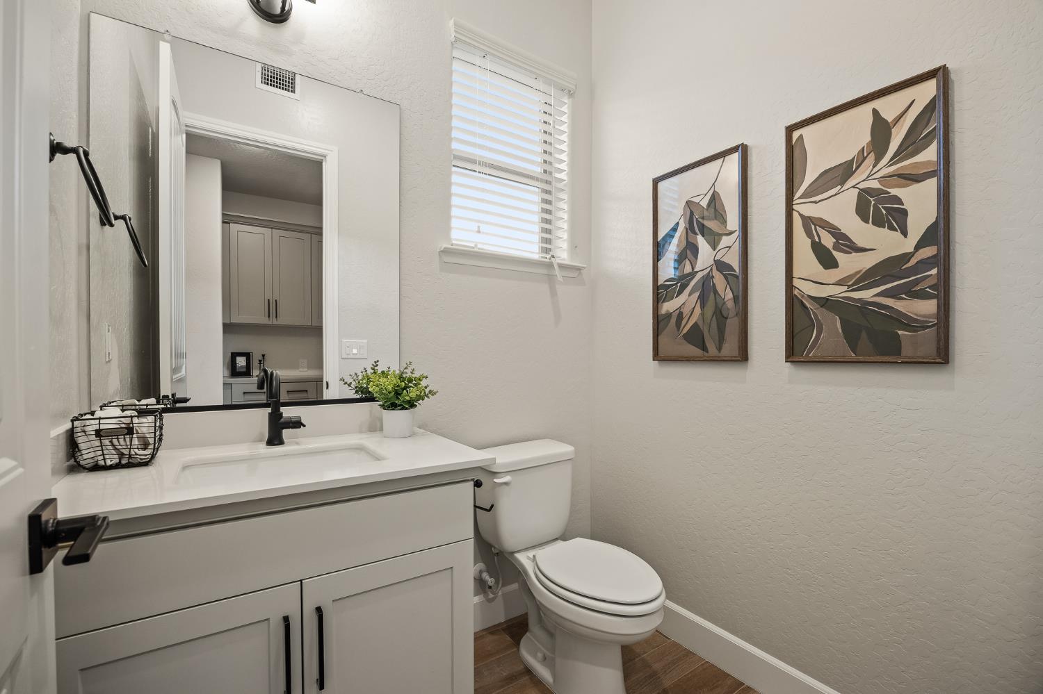 7243 W Ashcroft Avenue