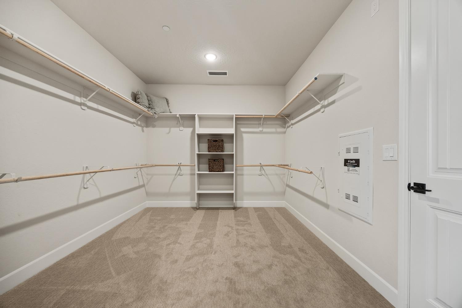 7243 W Ashcroft Avenue