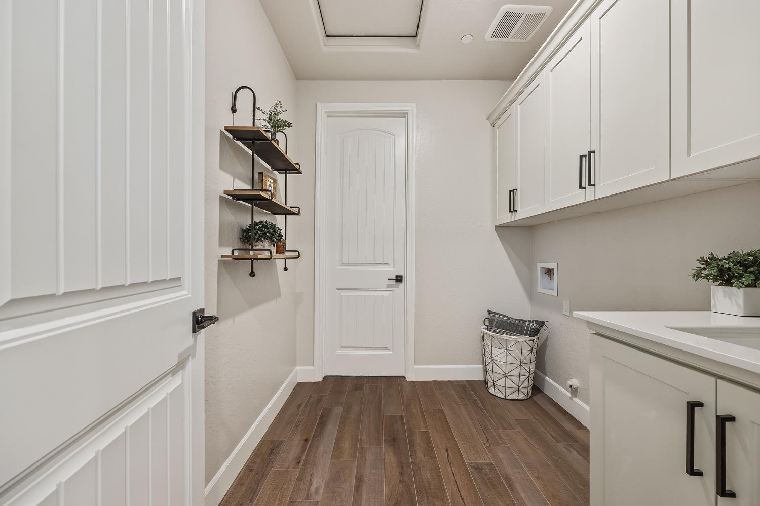 7243 W Ashcroft Avenue