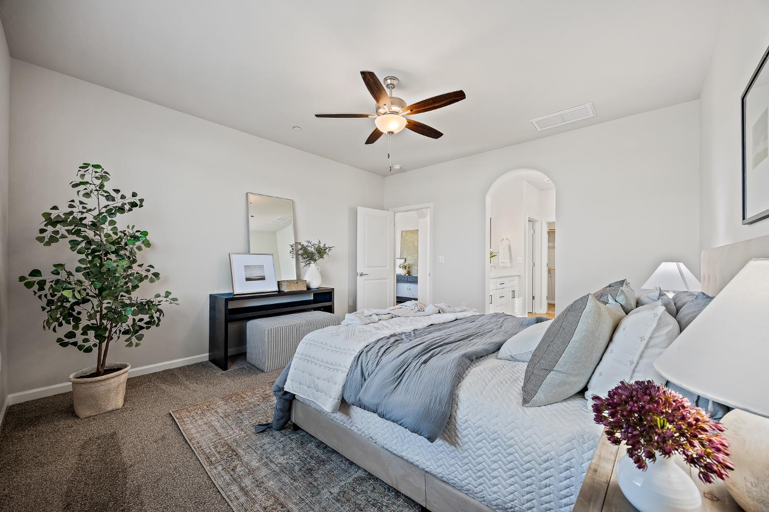 7138 W Ashcroft Avenue