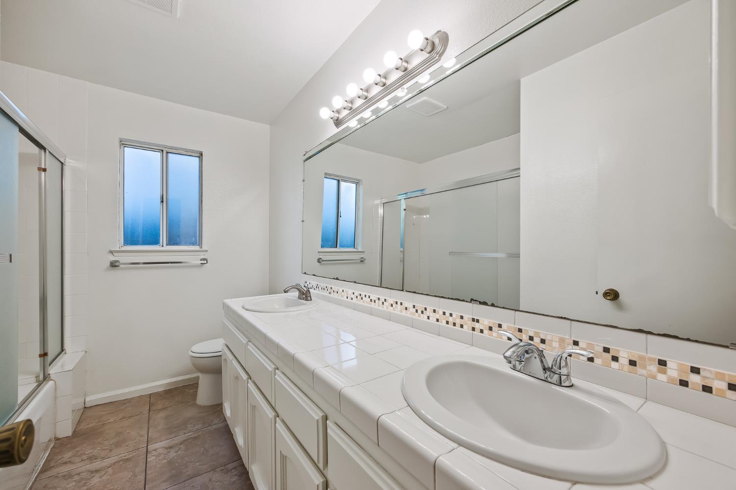 1166 E Goshen Avenue