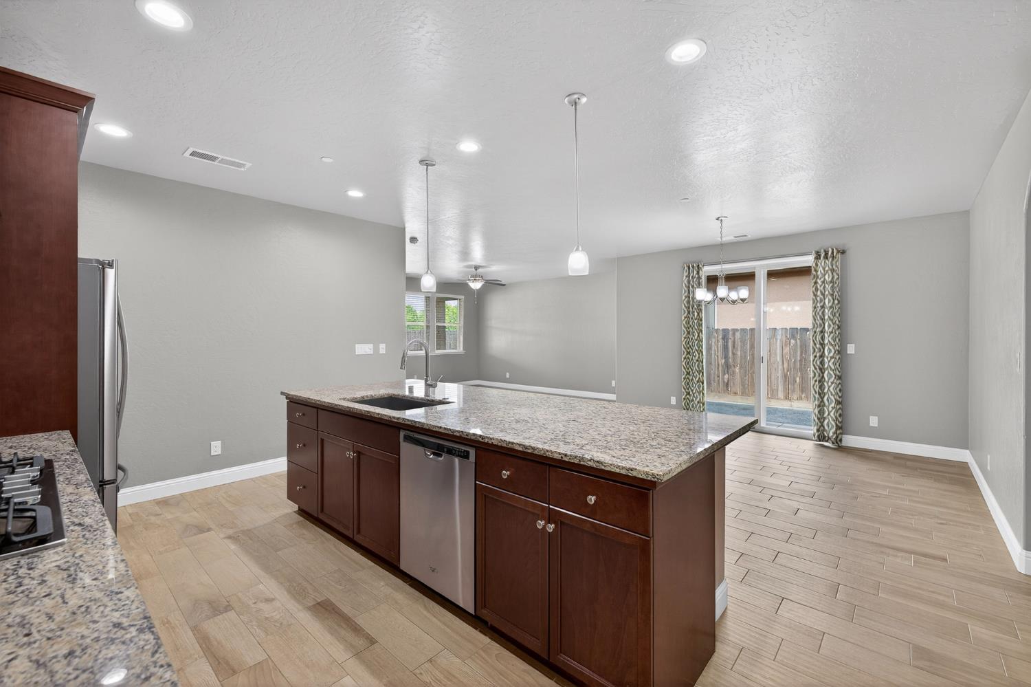 2446 S Claremont