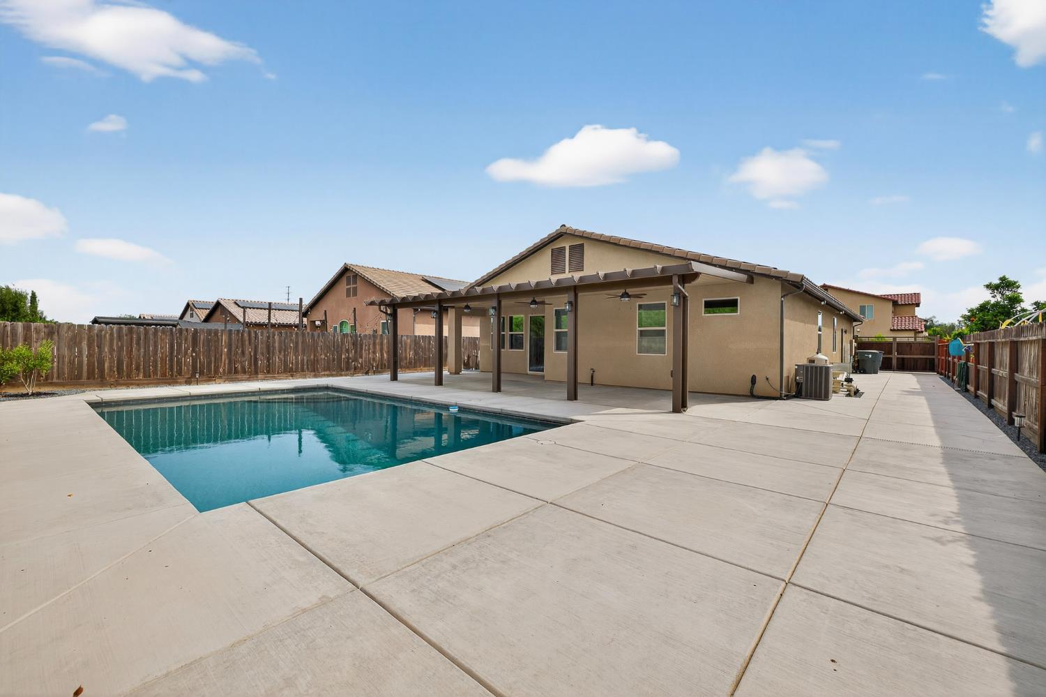 2446 S Claremont